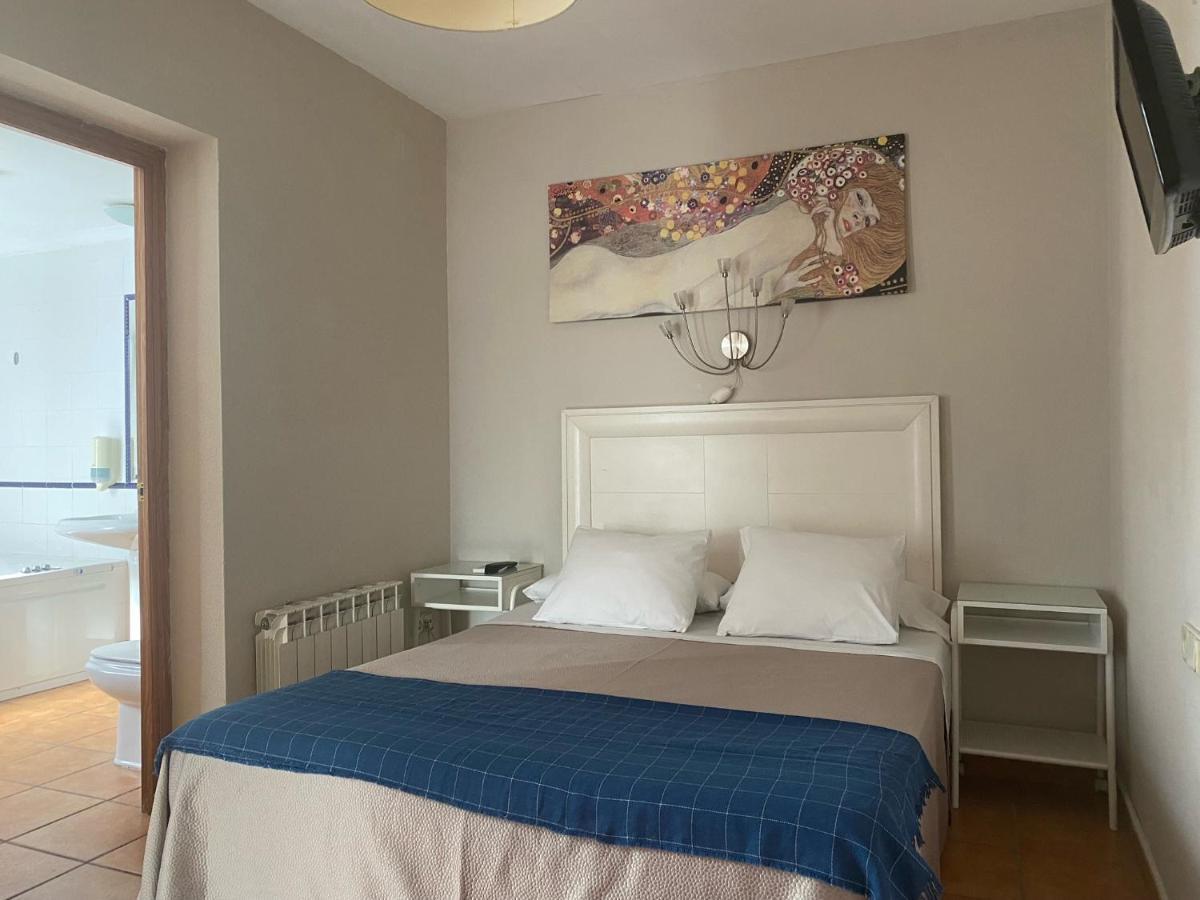 Hostal Moscatel Malaga Bagian luar foto