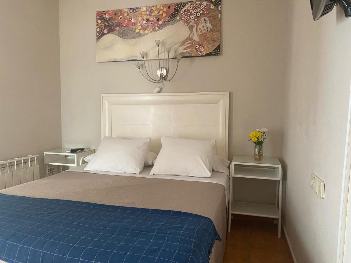 Hostal Moscatel Malaga Bagian luar foto