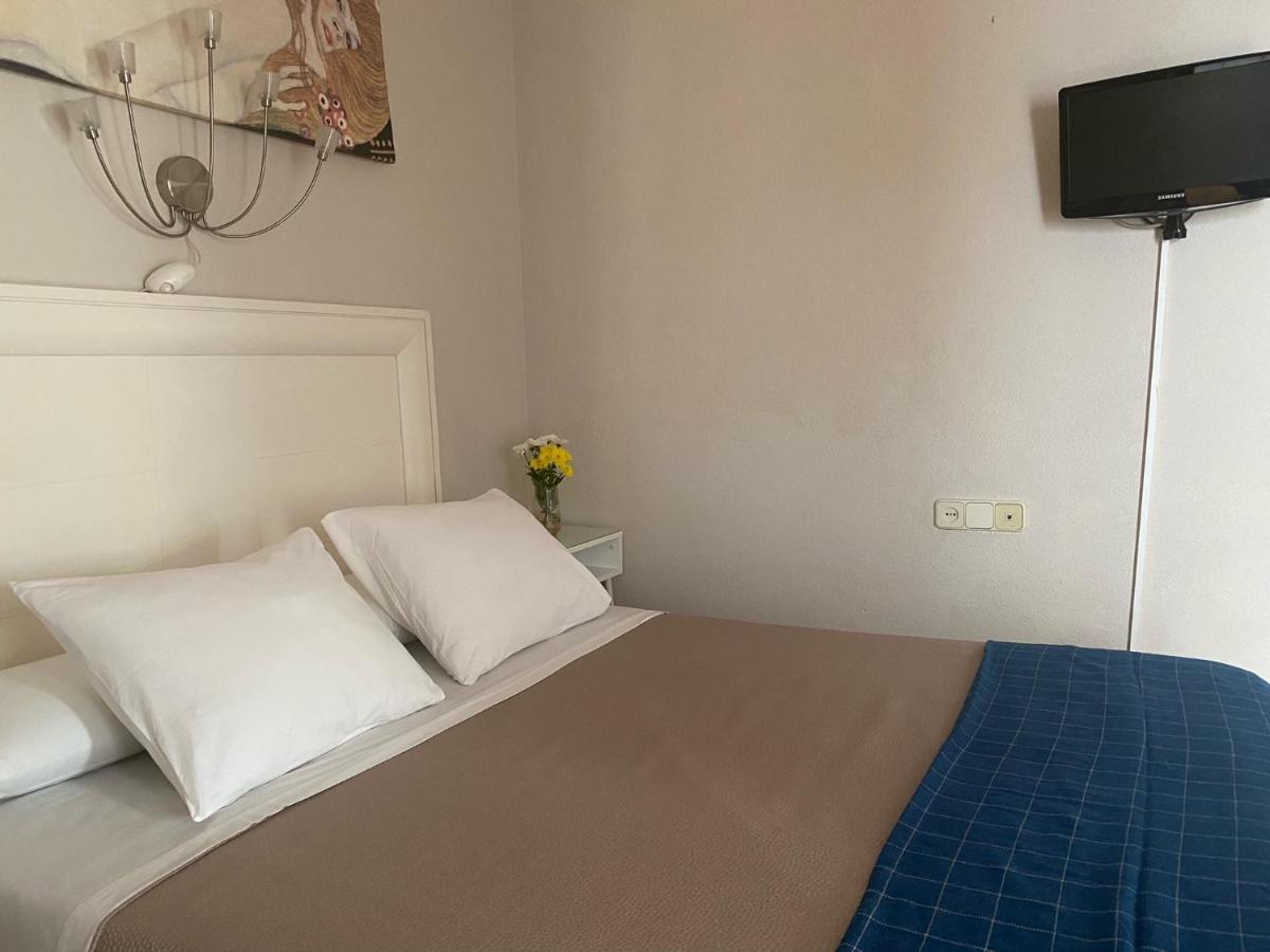 Hostal Moscatel Malaga Bagian luar foto